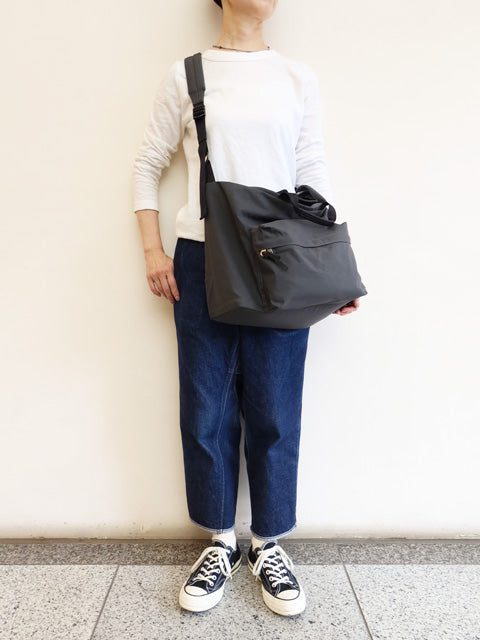 SIMPLICITYFRONT POCKET SHOULDER