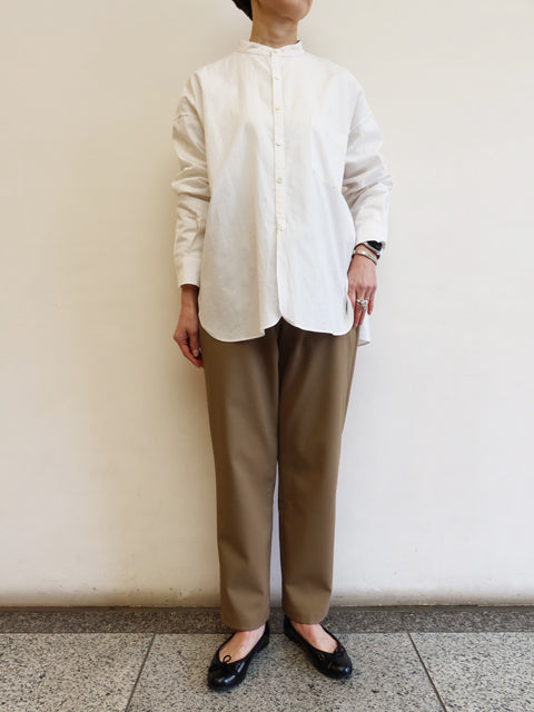 テーパードパンツ