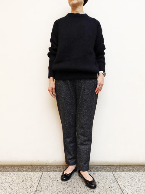 テーパードパンツ