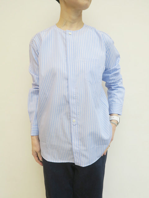 ノーカラーシャツ