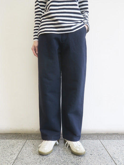 ストレートパンツ