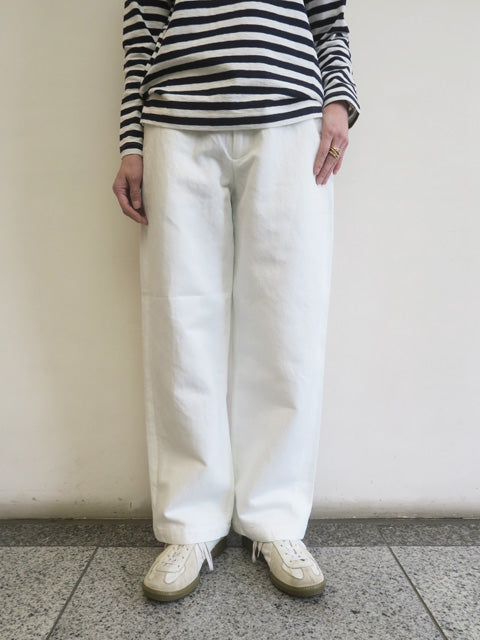 ストレートパンツ