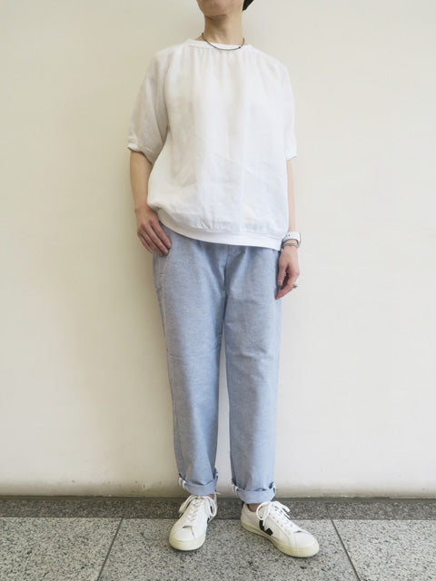 テーパードパンツ