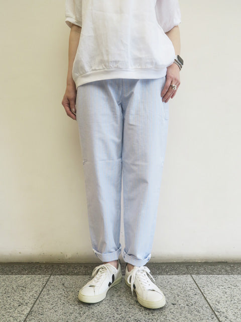 テーパードパンツ