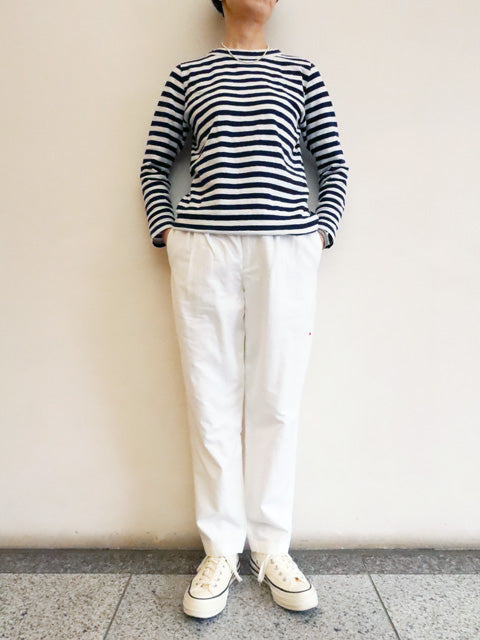 タックテーパードパンツ