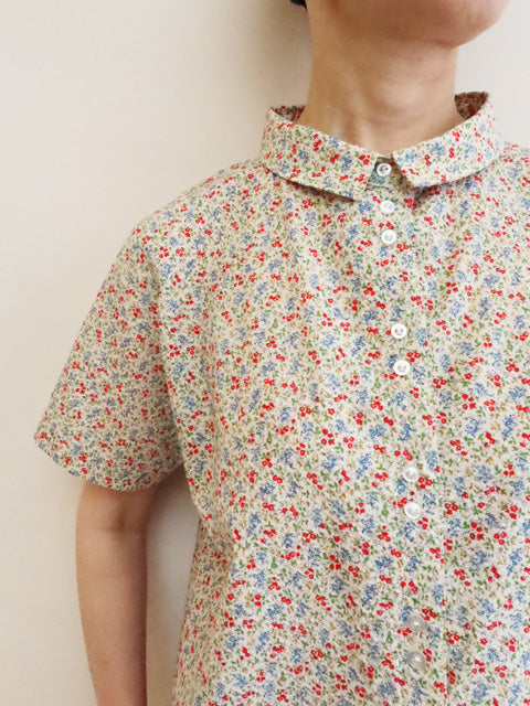 リバティプリントブラウス