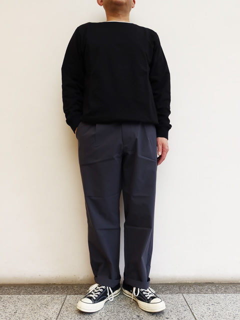 ONE TUCK TAPERED<br>LIGHT PANTS