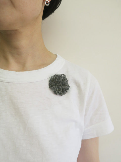 BEADS BROOCH M