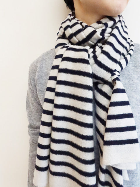 CASHMERE BORDER STOLE