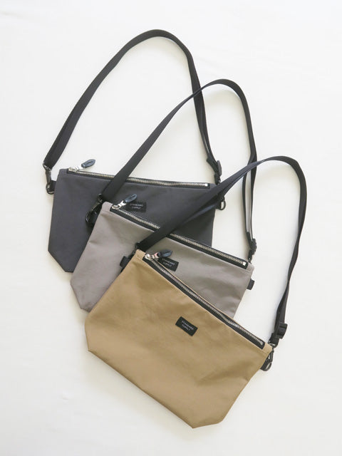 SIMPLICITY<br>W ZIP SHOULDER M