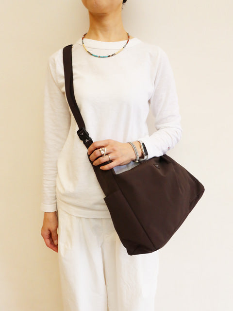 SIMPLICITY<br>TRIANGLE SHOULDER <br>DARK BROWN EDITION