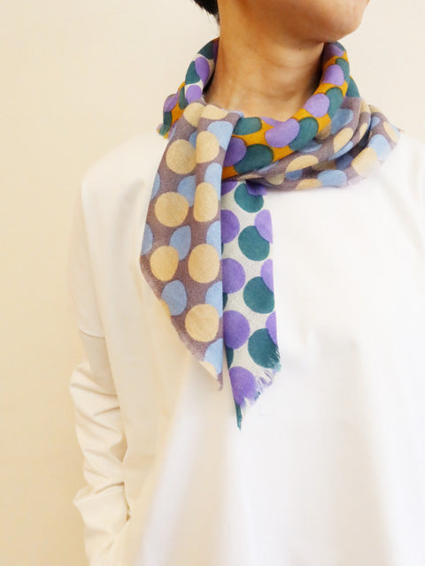 SCARF GRAPHIC CIRCLE