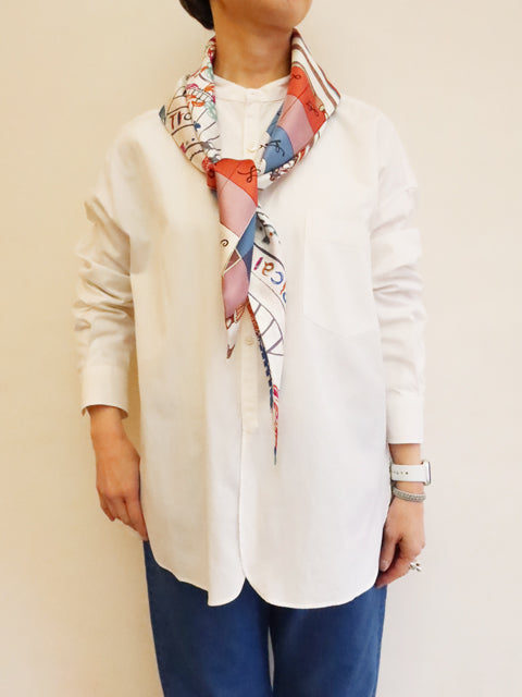 シルク ダイヤ型スカーフ<br>クロスワード