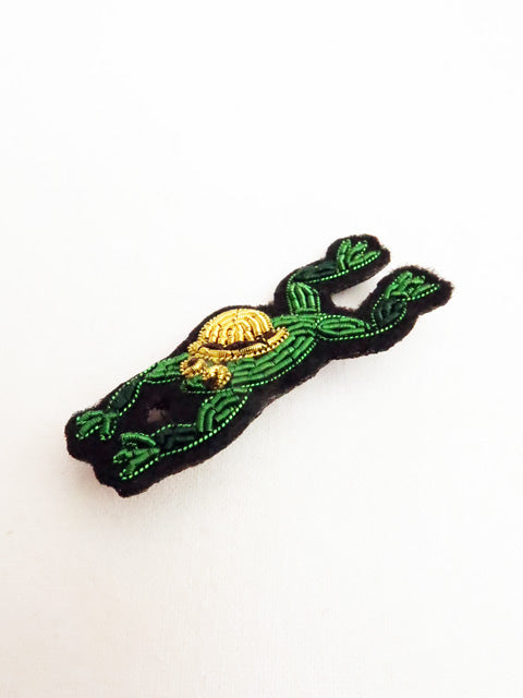 BROOCH