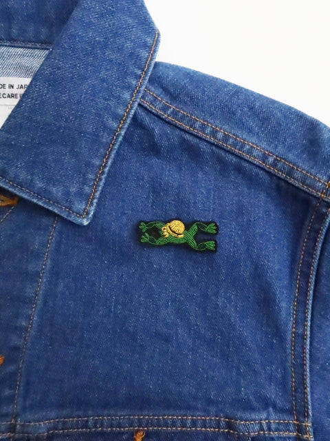 BROOCH