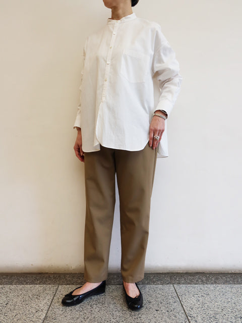 テーパードパンツ