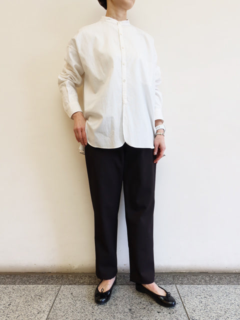 テーパードパンツ