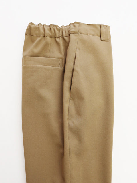 テーパードパンツ