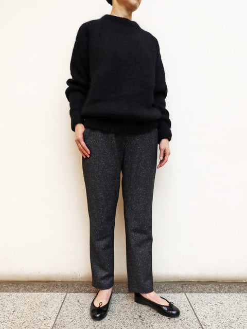 テーパードパンツ