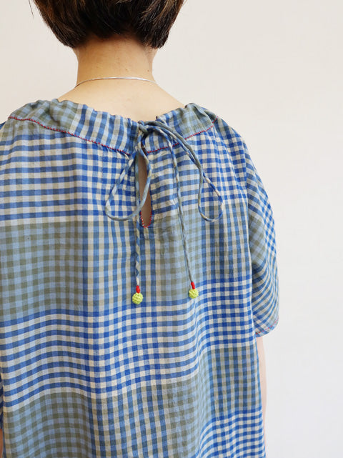 SLEEVELESS BLOUSE