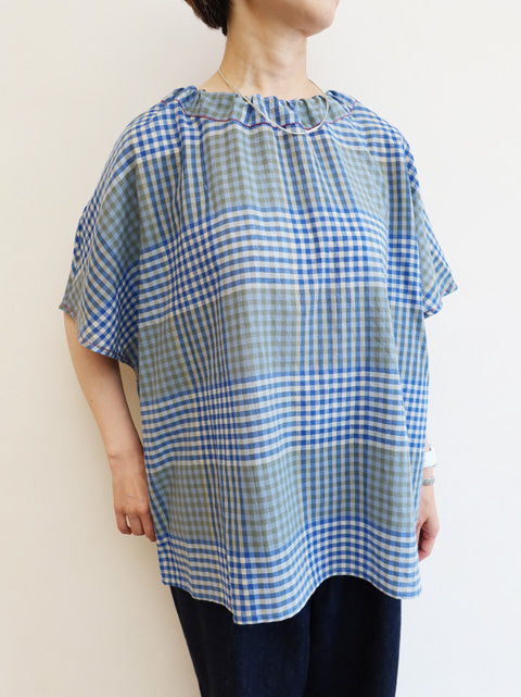 SLEEVELESS BLOUSE