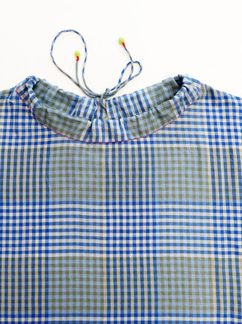 SLEEVELESS BLOUSE
