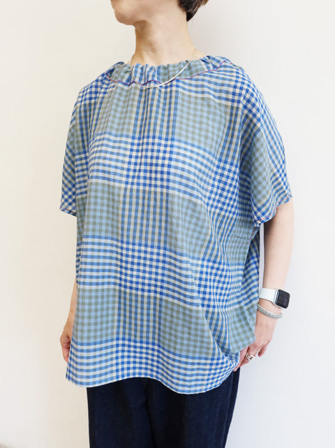 SLEEVELESS BLOUSE