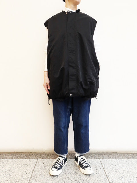 REVERSIBLE<br>SLEEVELESS JACKET