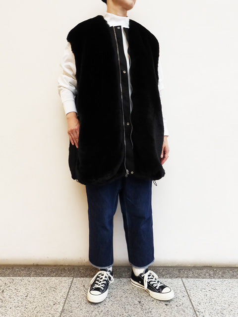 REVERSIBLE<br>SLEEVELESS JACKET