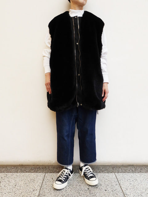 REVERSIBLE<br>SLEEVELESS JACKET