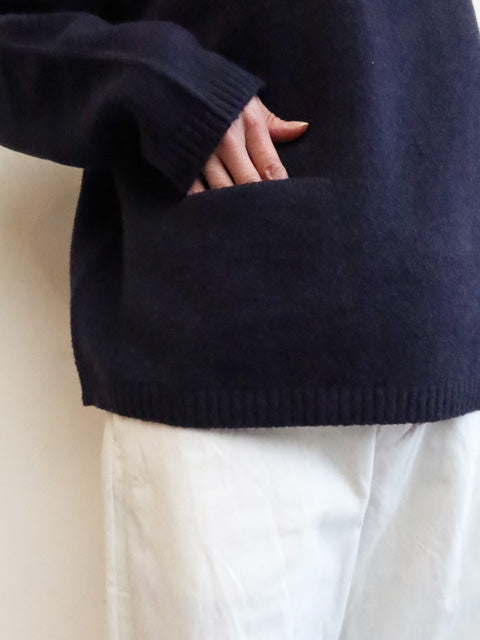 モックネック<br>ポケット付きプルオーバー