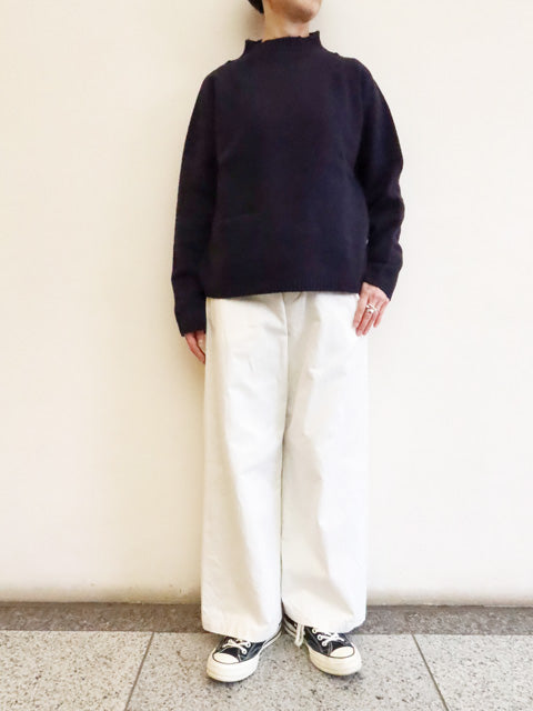 モックネック<br>ポケット付きプルオーバー
