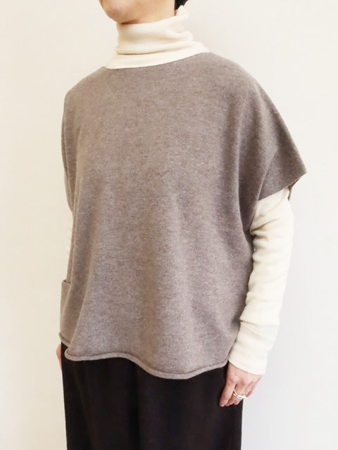 ポケット付きプルオーバー