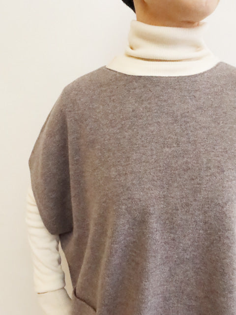 ポケット付きプルオーバー