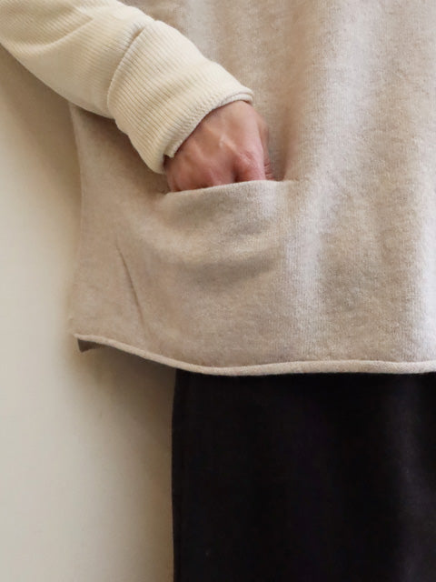 ポケット付きプルオーバー
