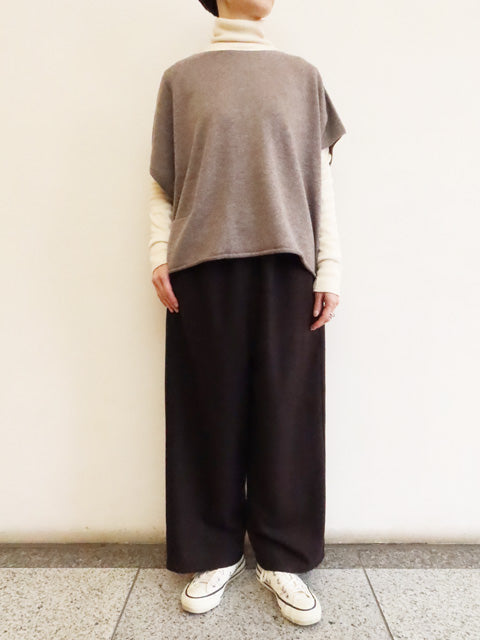 ポケット付きプルオーバー