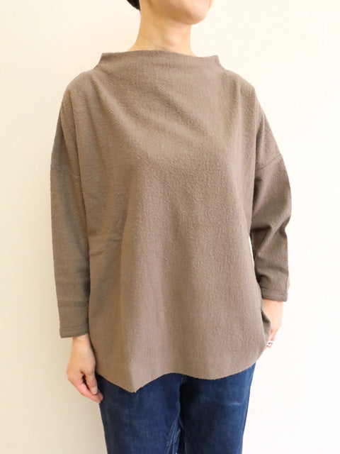 ボトルネックプルオーバー