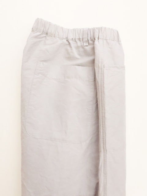 G. MODEL PANTS