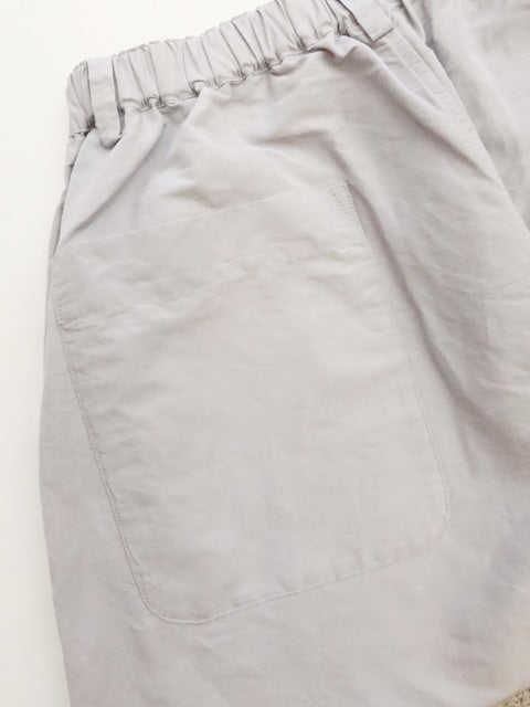 G. MODEL PANTS