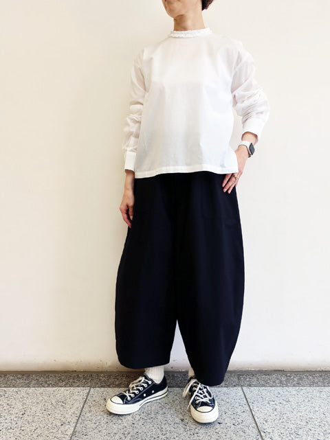 G. MODEL PANTS