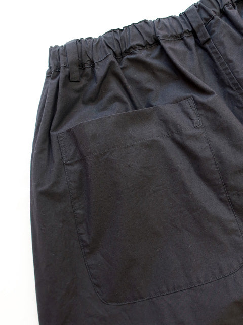 G. MODEL PANTS