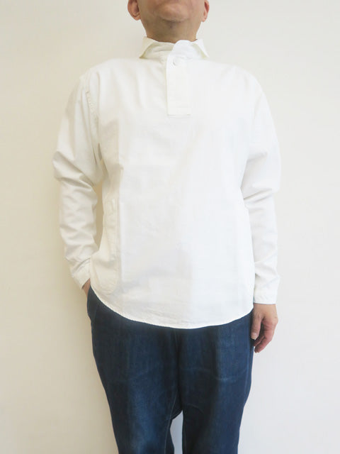 プルオーバーシャツ