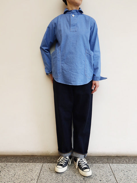 プルオーバーシャツ