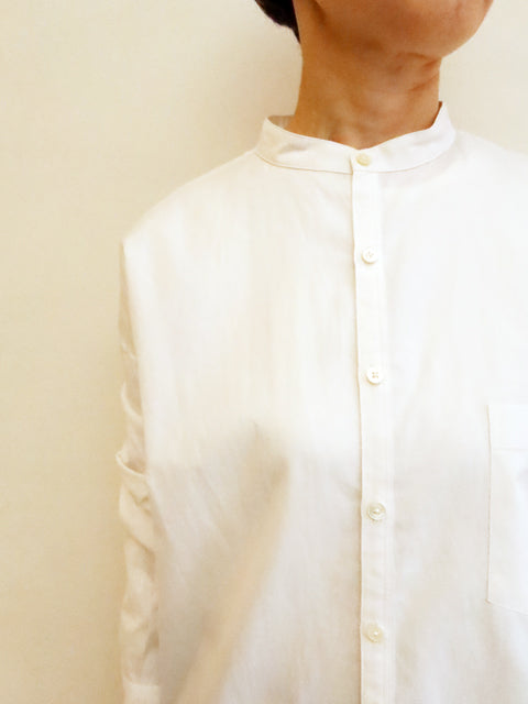 ノーカラーシャツ