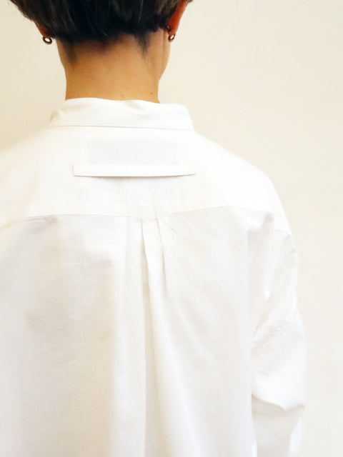 ノーカラーシャツ