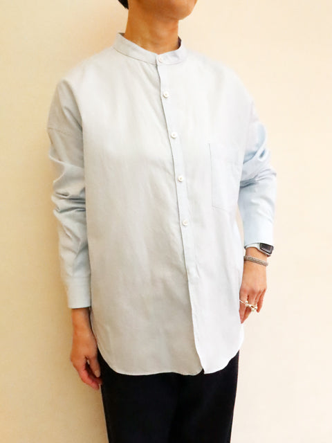 ノーカラーシャツ
