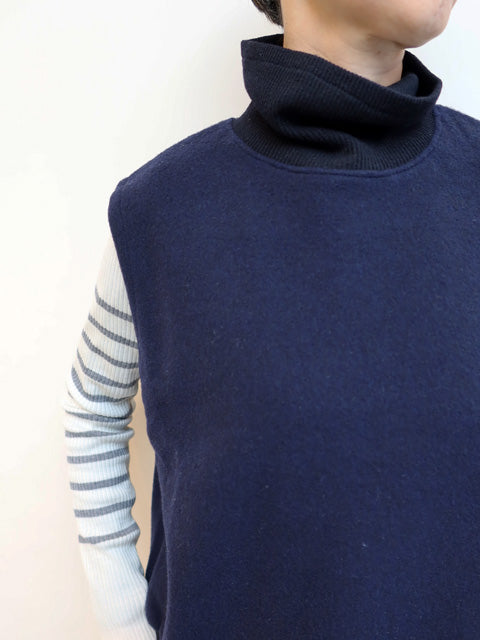 タートルネックプルオーバーベスト