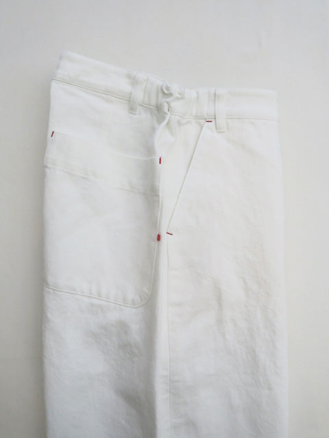 ストレートパンツ