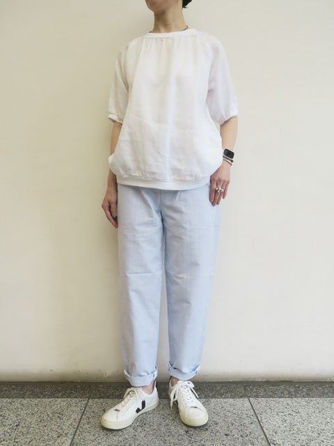 テーパードパンツ