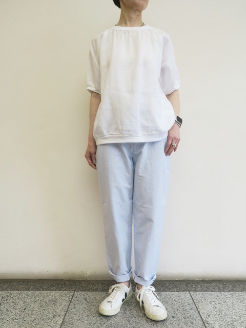 テーパードパンツ